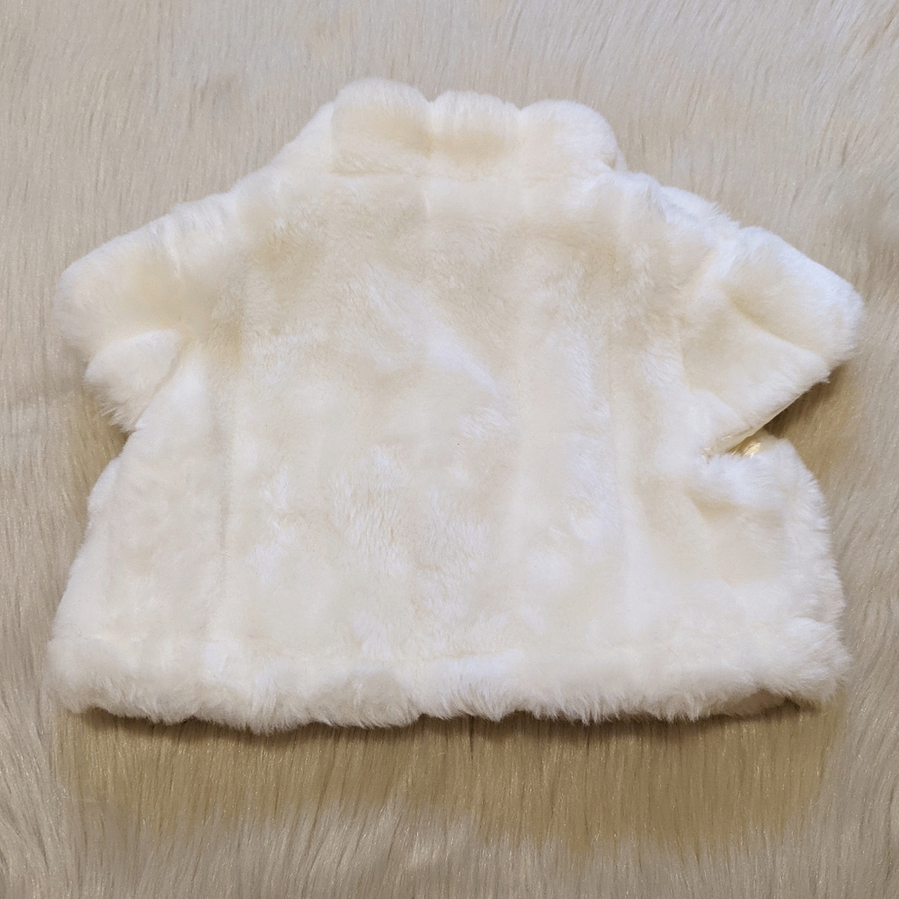 The Children's Place white faux fur cropped short sleeve jacket size 3T - Picture 2 of 6